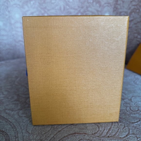 Louis Vuitton Gift Box and Receipt Holder Set with Ribbons - Picture 3 of 14